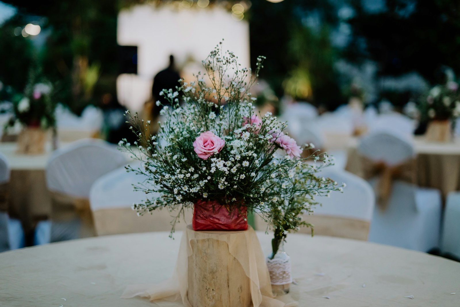 Lakefront wedding floral styling